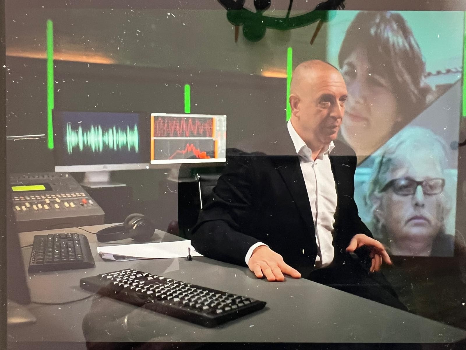 Studio scene with Visual Analyser